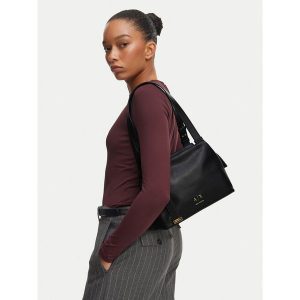 Torebka Armani Exchange. Czarne torebki klasyczne Armani Exchange, bez wzorów, bez dodatków. Za 654,99 zł.