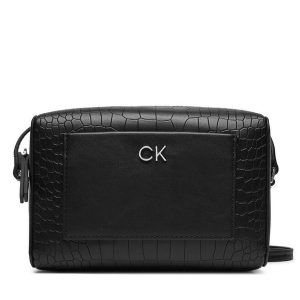 Torebka Calvin Klein. Czarne listonoszki Calvin Klein, bez wzorów, bez dodatków. Za 269,99 zł.