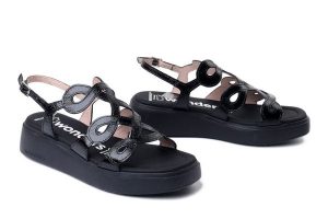 WONDERS A-4503 negro, sandały damskie. Czarne sandały Wonders, bez wzorów, bez obcasa, bez zapięcia. Za 569,90 zł.