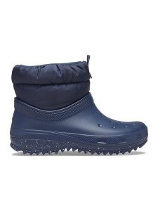 Crocs Kozaki zimowe "Classic Neo Puff" w kolorze granatowym rozmiar: 38/39. Niebieskie kozaki Crocs, na zimę, bez wzorów, z materiału, bez obcasa, bez zapięcia. Za 237,95 zł.