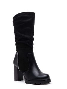 Foreverfolie Kozaki w kolorze czarnym rozmiar: 37. Czarne kozaki Foreverfolie, na zimę, bez wzorów, bez obcasa, bez zapięcia. Za 118,56 zł.