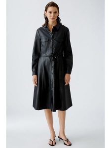 Oui Sukienka w kolorze czarnym ze skóry syntetycznej rozmiar: 38. Czarne sukienki Oui, bez wzorów, ze skóry, bez kołnierzyka, bez ramiączek, midi. Za 250,35 zł.