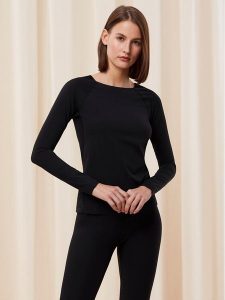 Triumph Bluzka Flex Smart Top LSL EX 01 10216446 Czarny Slim Fit. Czarne bluzki Triumph, l, bez wzorów, z syntetyku, bez kołnierzyka, bez ramiączek. Za 219,99 zł.
