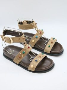 Bellucci Sandały w kolorze beżowym rozmiar: 38. Brązowe sandały Bellucci, bez wzorów, z otwartym noskiem, bez obcasa, bez zapięcia. Za 86,99 zł.