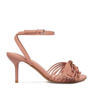 Sandały JENNY. Czerwone sandały Jenny, bez wzorów, bez obcasa, na szpilce, bez zapięcia. Za 139,99 zł.