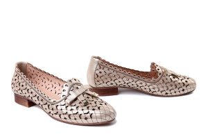 BOCCATO 010.1700 26T KHV złoty, półbuty damskie. Żółte półbuty Boccato, na lato, w ażurowe wzory, ze skóry, bez obcasa, na obcasie, bez zapięcia. Za 280,42 zł.