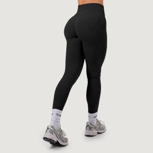 Legginsy damskie fitness bezszwowe z wysokim stanem Black NEO. Czarne legginsy GYMBEAM, bez wzorów, z elastanu, z podwyższonym stanem. Za 112,90 zł.