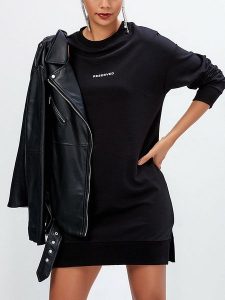 Milan Kiss Sukienka dresowa w kolorze czarnym rozmiar: S. Czarne sukienki Milan Kiss, na co dzień, s, bez wzorów, z dresówki, bez kołnierzyka, bez ramiączek, mini, proste. Za 180,06 zł.