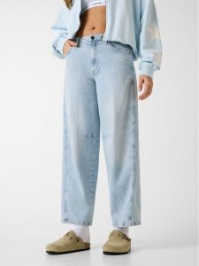 Guess Jeans Jeansy 182179 Niebieski Relaxed Fit. Niebieskie jeansy Guess Jeans, z aplikacjami, z jeansu. Za 439,99 zł.