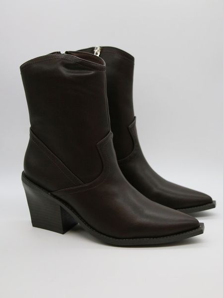 Bellucci Botki w kolorze brązowym rozmiar: 38. Brązowe botki Bellucci, bez wzorów, bez obcasa, bez zapięcia. Za 147,56 zł.