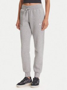 Nike Spodnie dresowe FZ7626 Szary Regular Fit. Szare spodnie dresowe Nike, l, bez wzorów, z bawełny. Za 239,99 zł.