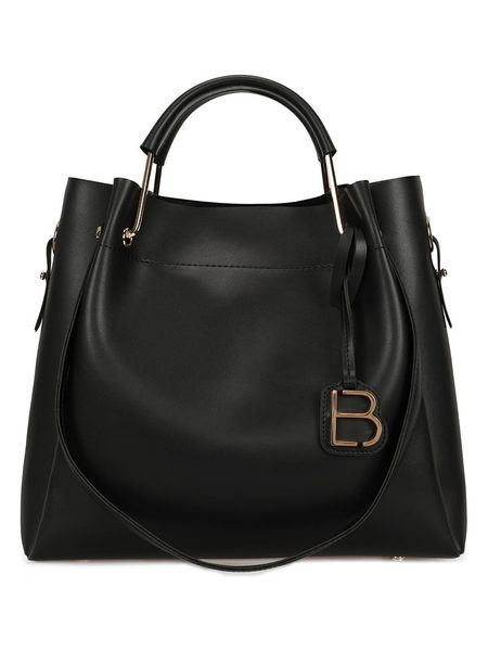 Lucky Bees Torebka w kolorze czarnym - 34 x 33 x 16 cm rozmiar: onesize. Czarne torebki klasyczne Lucky Bees, bez wzorów, z materiału, na ramię, bez dodatków. Za 162,11 zł.