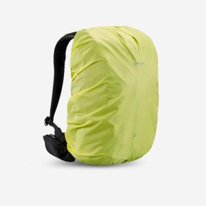 Pokrowiec przeciwdeszczowy na plecak Quechua 10-20 l. Zielone plecaki QUECHUA. Za 24,99 zł.