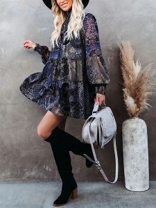 Milan Kiss Sukienka w kolorze czarno-niebieskim rozmiar: M. Czarne sukienki Milan Kiss, na co dzień, m, bez wzorów, bez kołnierzyka, bez ramiączek, mini, proste. Za 173,99 zł.