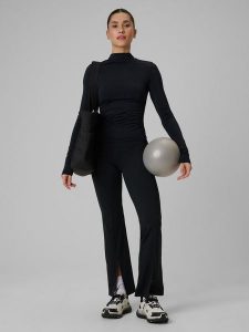 4F Spodnie treningowe z rozszerzanymi nogawkami damskie - czarne L. Czarne spodnie dresowe 4f, l, bez wzorów, ze skóry. Za 169,99 zł.