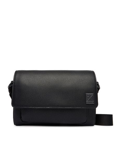 Calvin Klein Torebka Emblem Hw Small Slap Messenger LV04D3367G Czarny. Czarne listonoszki Calvin Klein, bez wzorów, ze skóry, bez dodatków. Za 369,99 zł.