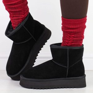 Czarne skórzane ciepłe zimowe mukluki, eskimoski T.Sokolski 531. Czarne buty zimowe Sokolski, ze skóry, z okrągłym noskiem, bez obcasa, na platformie, bez zapięcia. Za 199,00 zł.