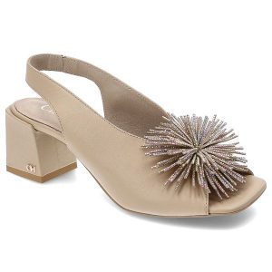 Beżowe Sandały Chebello Eleganckie Obuwie Damskie. Brązowe sandały CheBello, z aplikacjami, ze skóry, bez obcasa, na obcasie, bez zapięcia. Za 389,00 zł.