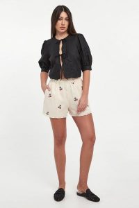 Szorty damskie z motywem czereśni TWINSET. Szorty Twinset Milano, bez wzorów. Za 869,00 zł.