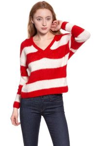 DAMSKI SWETER WRANGLER LOOSE KNIT FORMULA RED W8109PZWO 112132228. Czerwone swetry oversize Wrangler, m, bez wzorów, z tkaniny, bez ramiączek. W wyprzedaży za 49,99 zł.
