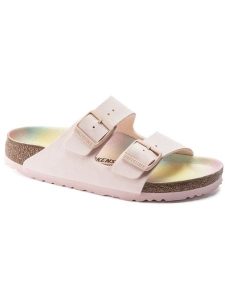 Birkenstock Klapki "Arizona" w kolorze jasnoróżowym rozmiar: 39. Różowe klapki Birkenstock, bez wzorów, z otwartym noskiem, bez obcasa. Za 394,38 zł.