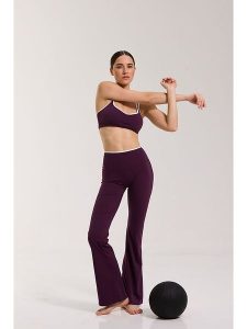 Onamaste Legginsy sportowe "Flair Yska" w kolorze ciemnofioletowym rozmiar: L/XL. Różowe legginsy Onamaste, l, bez wzorów, z materiału, z podwyższonym stanem, outdoorowe. Za 157,35 zł.