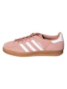Adidas Skórzane sneakersy "Gazelle Indoor" w kolorze jasnoróżowym rozmiar: 38 2/3. Różowe trampki ADIDAS, bez wzorów, bez zapięcia. Za 339,00 zł.