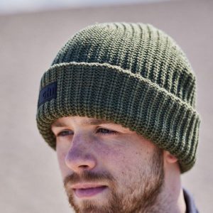 Czapka beanie z dzianiny. Zielone czapki GILL, bez wzorów, z dzianiny. Za 148,30 zł.