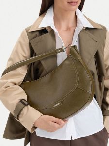 Lasocki Torebka CEO-LSK-L-002-10 Khaki. Brązowe torebki klasyczne Lasocki, bez wzorów, ze skóry, bez dodatków. Za 179,99 zł.