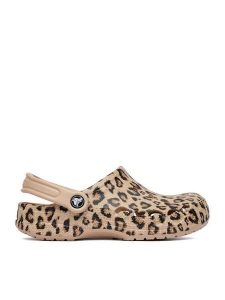 Crocs Klapki C-BAYA SEASONAL PRINTED CLOG 206230-2UA Brązowy. Brązowe klapki Crocs, bez wzorów, z tworzywa sztucznego, bez obcasa. Za 239,99 zł.