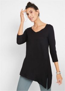 Długi T-shirt z mieszanki bawełny z wiskozą. Czarne t-shirty bonprix, bez wzorów, z bawełny, z asymetrycznym kołnierzem, bez ramiączek. Za 59,99 zł.