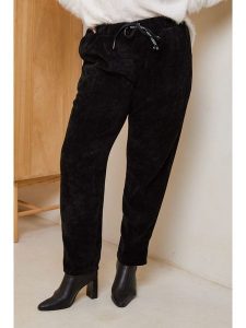 Curvy Lady Spodnie dresowe w kolorze czarnym rozmiar: 48/50. Czarne spodnie dresowe Curvy Lady, bez wzorów, z dresówki. Za 105,14 zł.