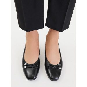 Baleriny Lasocki. Czarne balerinki Lasocki, bez wzorów, bez obcasa, bez zapięcia. Za 179,99 zł.