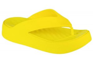 Japonki damskie Crocs C4618. Żółte klapki Crocs, bez wzorów, z materiału, bez obcasa. Za 139,99 zł.