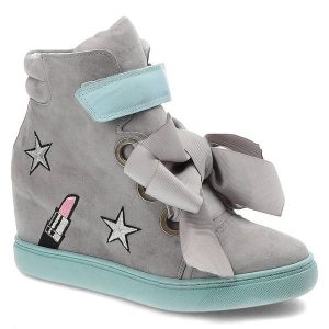 Szare Sneakersy Marshall Skórzane Buty Damskie. Szare czółenka Marshall, bez wzorów, z nubiku, bez obcasa, na koturnie, bez zapięcia. Za 349,00 zł.