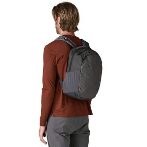 Plecak miejski Atom Day Pack 24L. Niebieskie plecaki Patagonia. Za 439,99 zł.