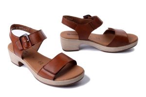 RIEKER REMONTE D0N52-25 brown, sandały damskie. Brązowe sandały Rieker Remonte, bez wzorów, ze skóry, bez obcasa, na obcasie, bez zapięcia. Za 295,92 zł.