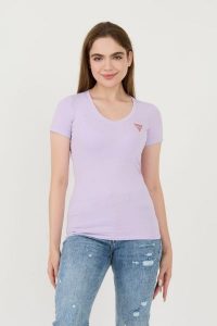 GUESS Lawendowy t-shirt Mini Triangle Tee. Fioletowe t-shirty Guess, s, z aplikacjami, bez kołnierzyka, bez ramiączek. W wyprzedaży za 110,99 zł.