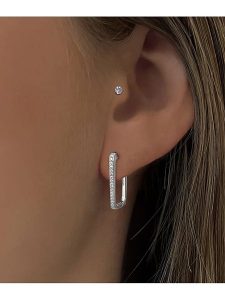 Les Petites Précieuses Srebrne kolczyki-kreole z cyrkoniami rozmiar: onesize. Szare kolczyki Les Petites Précieuses, z cyrkonią, srebrne. Za 100,75 zł.