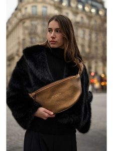 Maison héritage PARIS Skórzana saszetka "Rachel" w kolorze złotym - 34 x 17 cm rozmiar: onesize. Żółte nerki i saszetki Maison héritage PARIS, bez wzorów, z materiału. Za 295,99 zł.