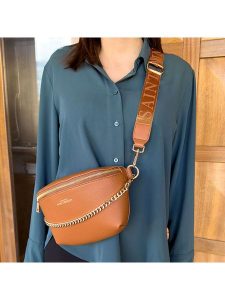 ATELIERS SAINT GERMAIN Skórzana saszetka w kolorze jasnobrązowym - 26 x 15 x 9 cm rozmiar: onesize. Brązowe nerki i saszetki ATELIERS SAINT GERMAIN, bez wzorów, z materiału. Za 369,99 zł.