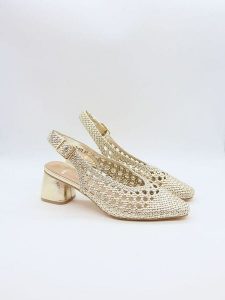 Bellucci Czółenka w kolorze złotym z paskiem rozmiar: 37. Żółte czółenka Bellucci, bez wzorów, bez obcasa, bez zapięcia. Za 130,99 zł.