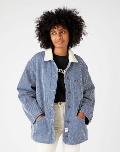 WRANGLER DUVET JACKET DAMSKA KURTKA PRZEJŚCIOWA W PASKI 112146068. Kurtki Wrangler, s, bez wzorów, bez kaptura. Za 199,99 zł.