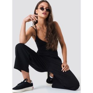 NA-KD Party Kombinezon z podwójnymi ramiączkami - Black. Kombinezony marki NA-KD Party. W wyprzedaży za 111,47 zł.