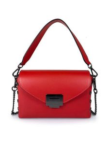 ORE10 Skórzana torebka "TR" w kolorze czerwonym - 24 x 14 x 7 cm rozmiar: onesize. Czerwone torebki klasyczne ORE10, bez wzorów, z materiału, przez ramię, bez dodatków. Za 295,99 zł.