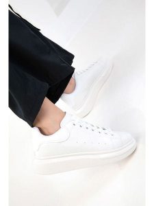 Trendyol Sneakersy w kolorze białym rozmiar: 37. Białe trampki Trendyol, bez wzorów, bez zapięcia. Za 78,66 zł.