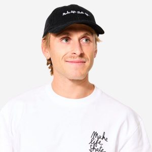 Czapka z daszkiem sztruksowa na deskorolkę CAP900 Make Life Skate Life czarna. Czarne czapki DECATHLON, bez wzorów, z bawełny, sportowe. Za 69,99 zł.