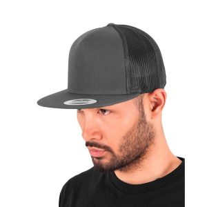 Zwykła Czapka Z Daszkiem. Czarne czapki CLASSIC, bez wzorów. Za 55,99 zł.