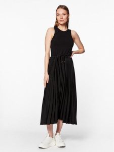 Tommy Hilfiger Sukienka codzienna WW0WW39342 Czarny Regular Fit. Czarne kombinezony TOMMY HILFIGER, na co dzień, l, bez wzorów, z wiskozy, bez kołnierzyka, bez ramiączek, proste. Za 519,99 zł.