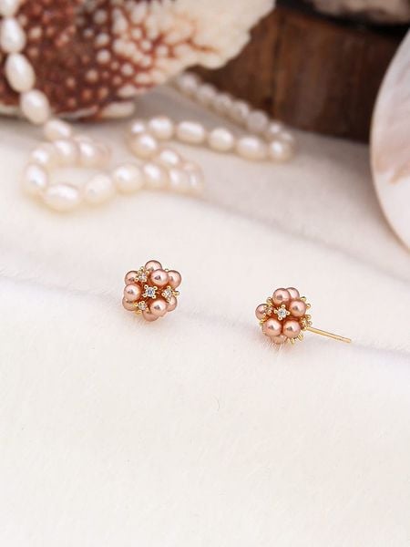 Pierres de Jade Pozłacane kolczyki-wkrętki z perłami rozmiar: onesize. Brązowe kolczyki Pierres de Jade, z perłą, pozłacane. Za 30,99 zł.